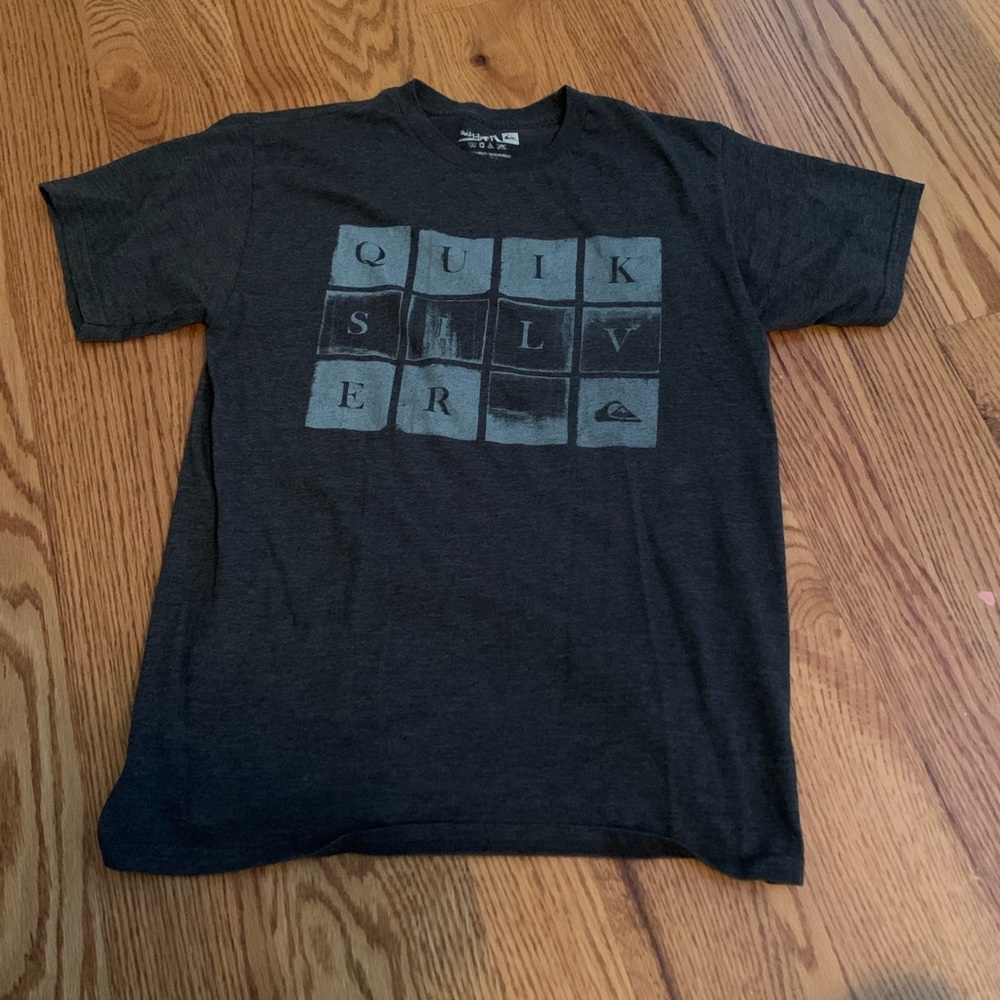 Quicksilver shirt size medium